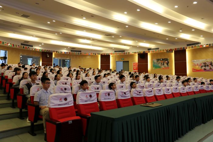 学生集体2.JPG
